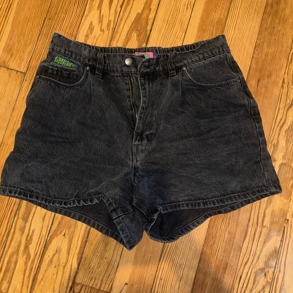 Black empyre shorts size L